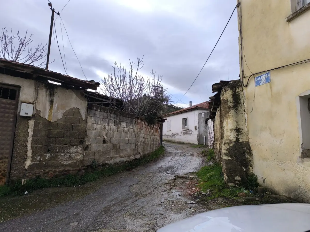 TURGUTLU DERBENT – KÖYÜN İÇİNDE 180 M² ARSA – - Fotoğraf 2