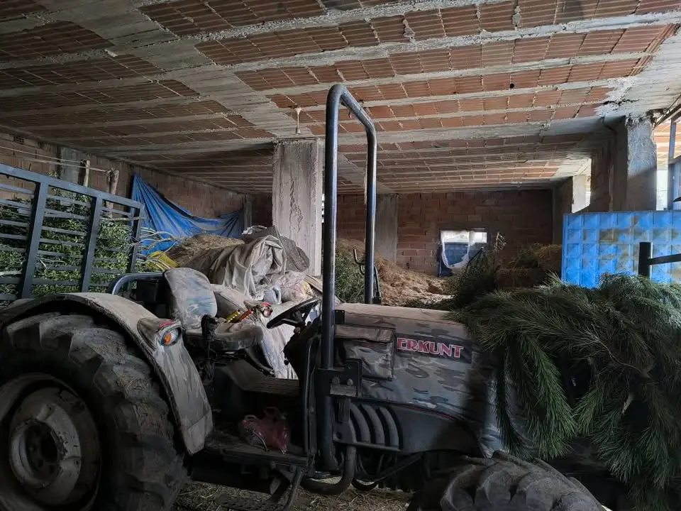 ACİL SATILIK KÖY İÇİNDE  455 M² ARSA İÇİNDE TEK TAPU  FİYAT: 2.200.000 TL HACI KÖSELİ KÖYÜ - Fotoğraf 5